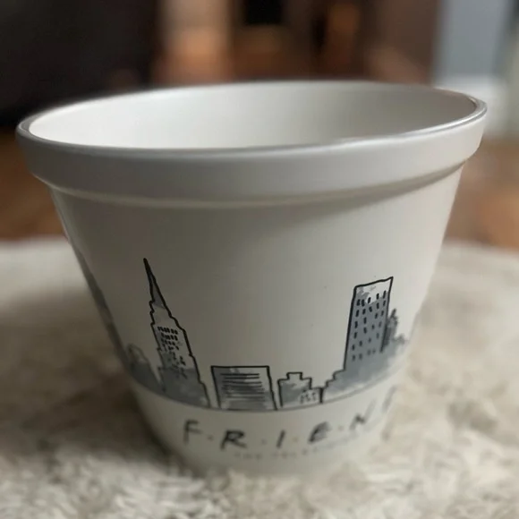 Friends TV Series Ceramic Popcorn Bowl White - New York Skyline - Picture 2 of 7